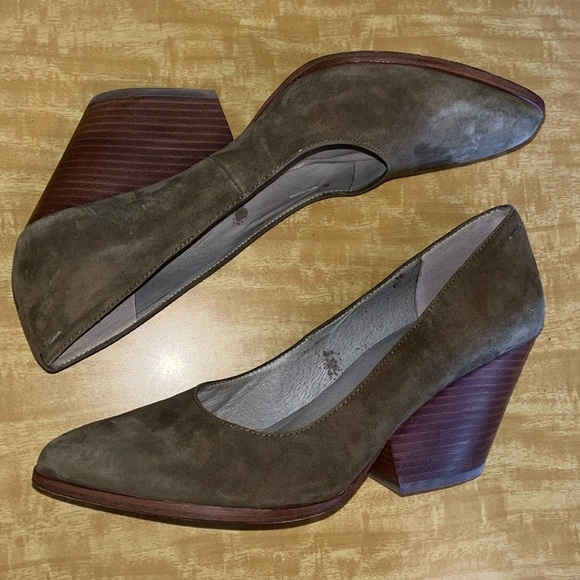 Eileen Fisher ladies wedge style green suede Hawk heels with pointy toe SZ 9.5 - Picture 1 of 10